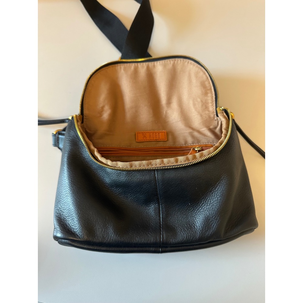 Hobo Fern Large Leather Sling Belt Bag in Black - Picture 5 of 8